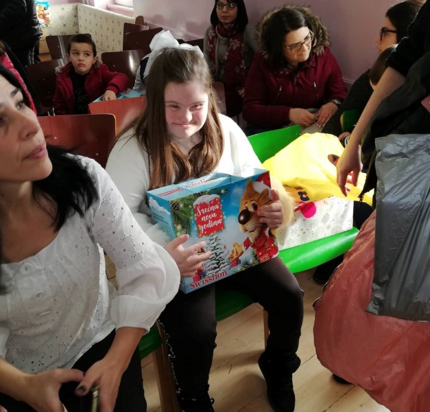 Children from Aleksinac received New Year’s presents thanks to action  "Hand over gifts, bring everyone bliss"