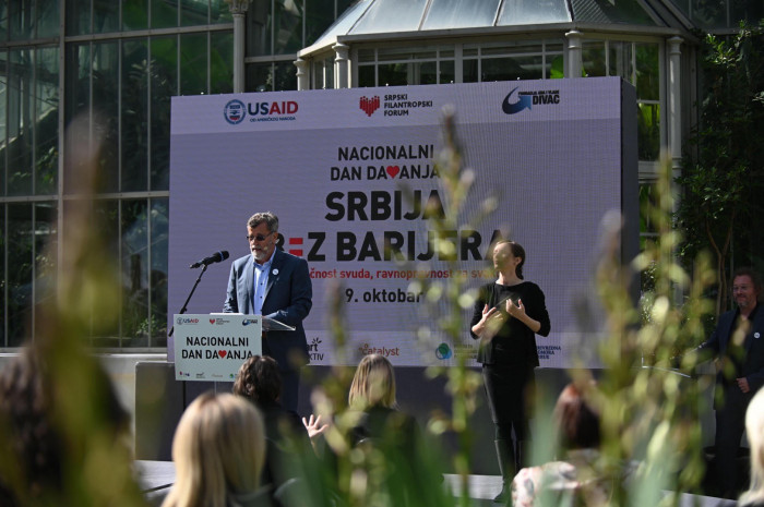 CENTAR ZA ZNAKOVNI JEZIK ZA 12.000 LJUDI SA OŠTEĆENIM SLUHOM