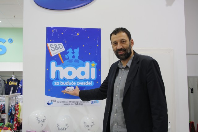 Fondacija Ana i Vlade Divac predstavila hodalice za bebe sa potpisom čuvenih sportista 