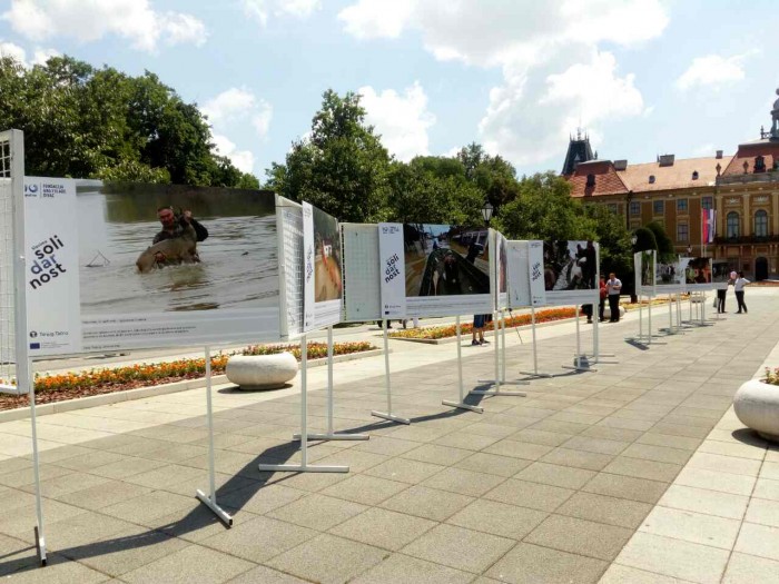 Izložba Tanjugovih fotografija "Solidarnost u vreme krize" i besplatna projekcija filma "Dobri poštar" širom Srbije