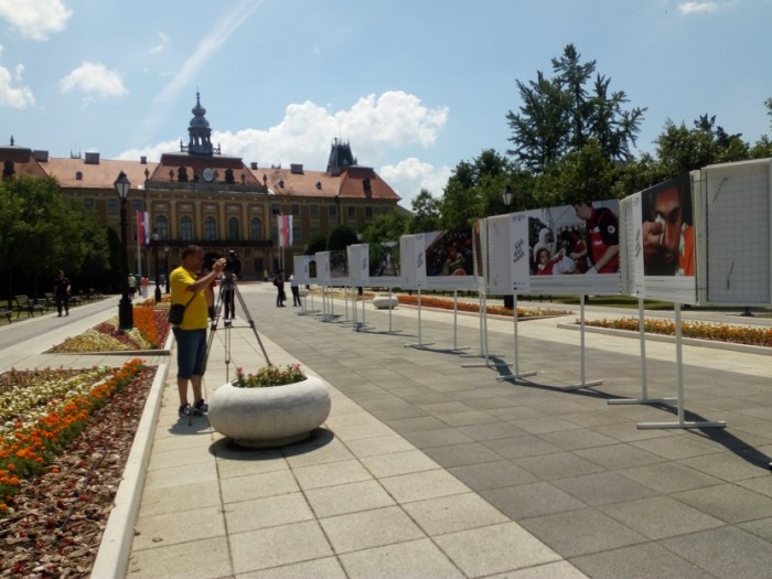 Izložba Tanjugovih fotografija "Solidarnost u vreme krize" i besplatna projekcija filma "Dobri poštar" širom Srbije