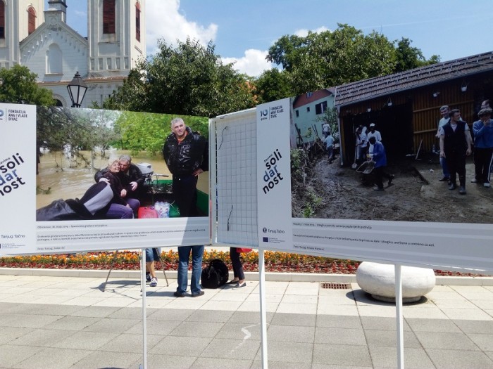 Izložba Tanjugovih fotografija "Solidarnost u vreme krize" i besplatna projekcija filma "Dobri poštar" širom Srbije