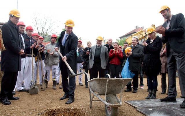 Počela izgradnja četvrte zgrade za socijalno stanovanje u kampanji  "Da svi pomognemo"