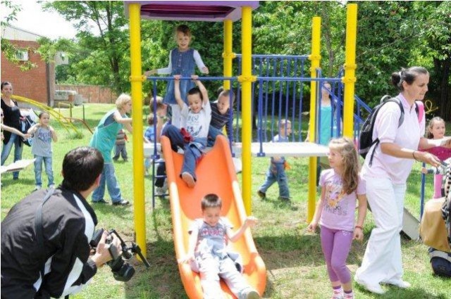 Veliko srce donelo radost u Inđiju