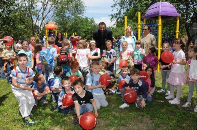 Veliko srce donelo radost u Inđiju